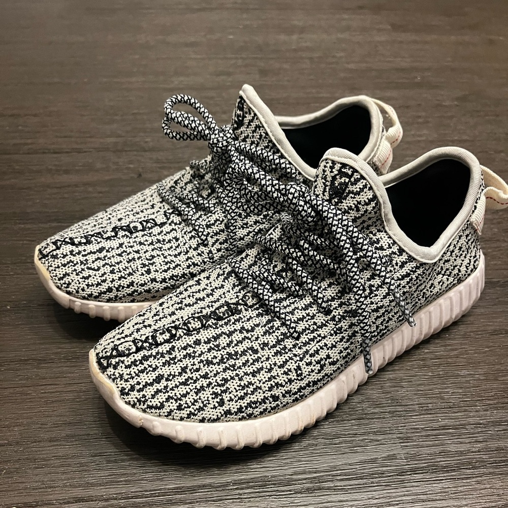 YEEZY 350 V1 Turtledove Size 6.5M/8W